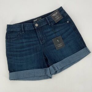 NWT Simply Vera Vera‎ Wang Slimming Mid Rise Soft Denim Shorts Size 6 L21